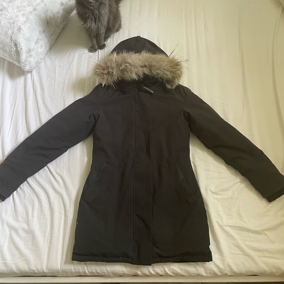 Canada goose Victoria Parker in size small. - Picture 11 of 11